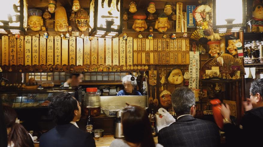 The night deepens at a back alley bar.<br> It's Shinjuku, but it's Shinagawa-tei