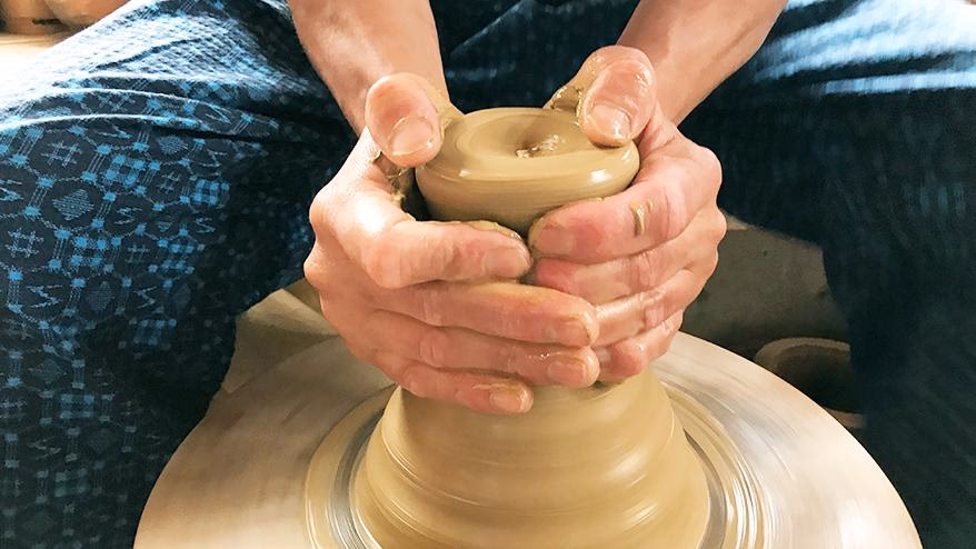 Create from the outside, create from the inside.<br> Consider the emerging design.<br> <span>Mingei Movement and Mingei. Handicrafts and Product Design. [Part 1]<span></span>