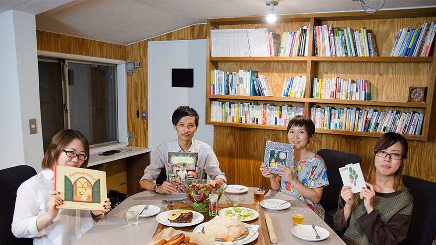 Try the dishes featured in the book.<br> Today is the dining room reading club. <span>~Monosus' "Reading Club" #17~<span></span>