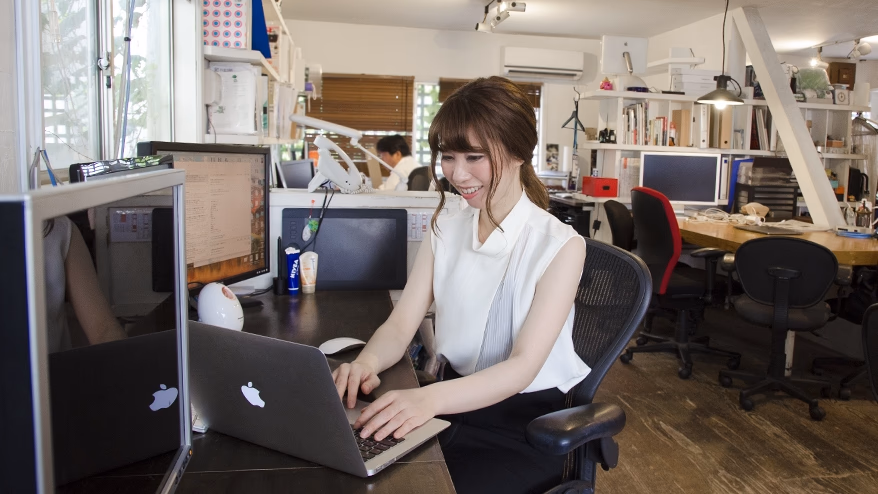 Taking the plunge and becoming a designer<br> <span>- A career change from a different industry to become a designer -<span></span>