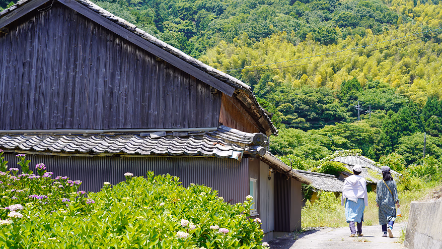 A report on a visit to the Suo-Oshima satellite office by a former hikikomori designer.<br> Island Life