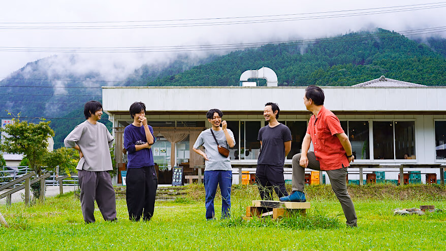 A report on a visit to the Kamiyama satellite office by a former hikikomori designer.