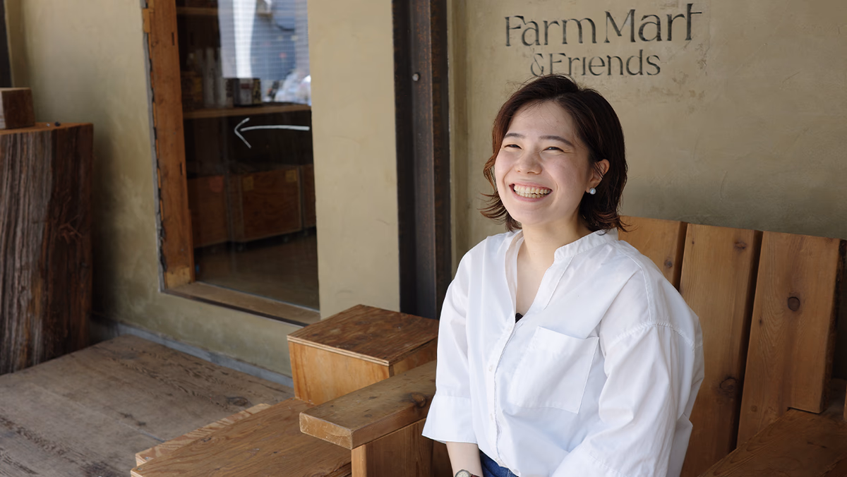 Congratulations to the MVP! Chisato Mochizuki is dedicated to her support duties with a smile, in an efficient and efficient manner.