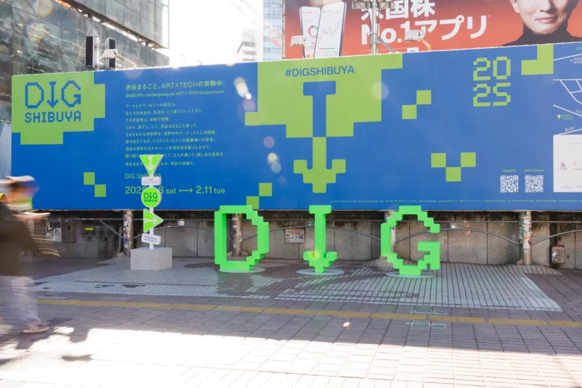 渋谷駅前に設置された2025 DIG SHIBUYAのロゴ