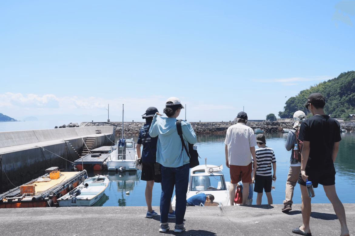 Boarding the ship from the harbor