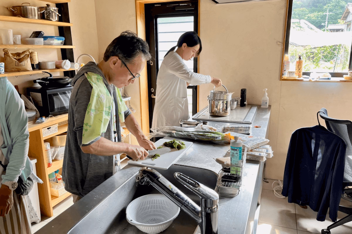 Boil the somen noodles