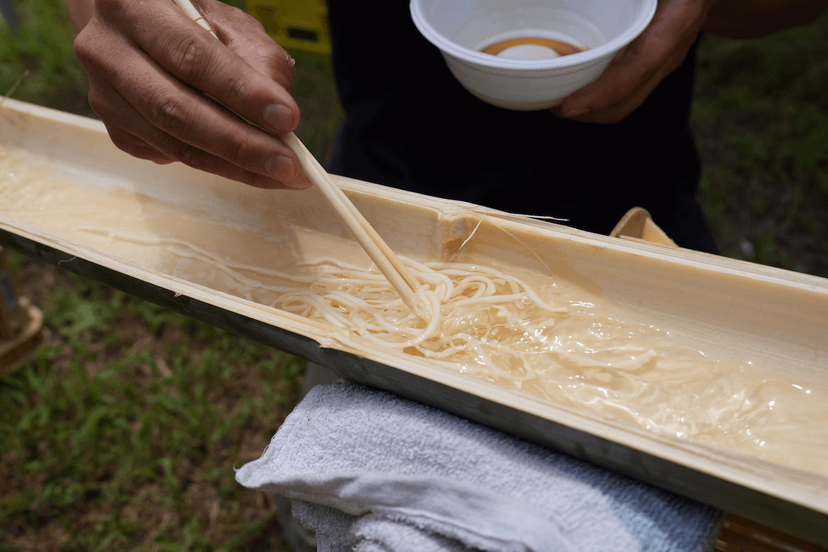 Flowing somen noodles