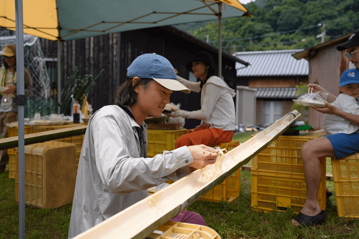 Eating flowing somen noodles