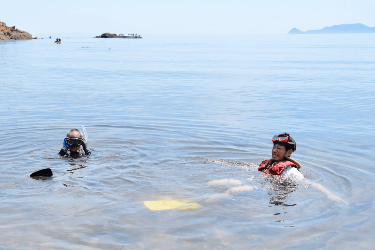 Practice floating in the sea
