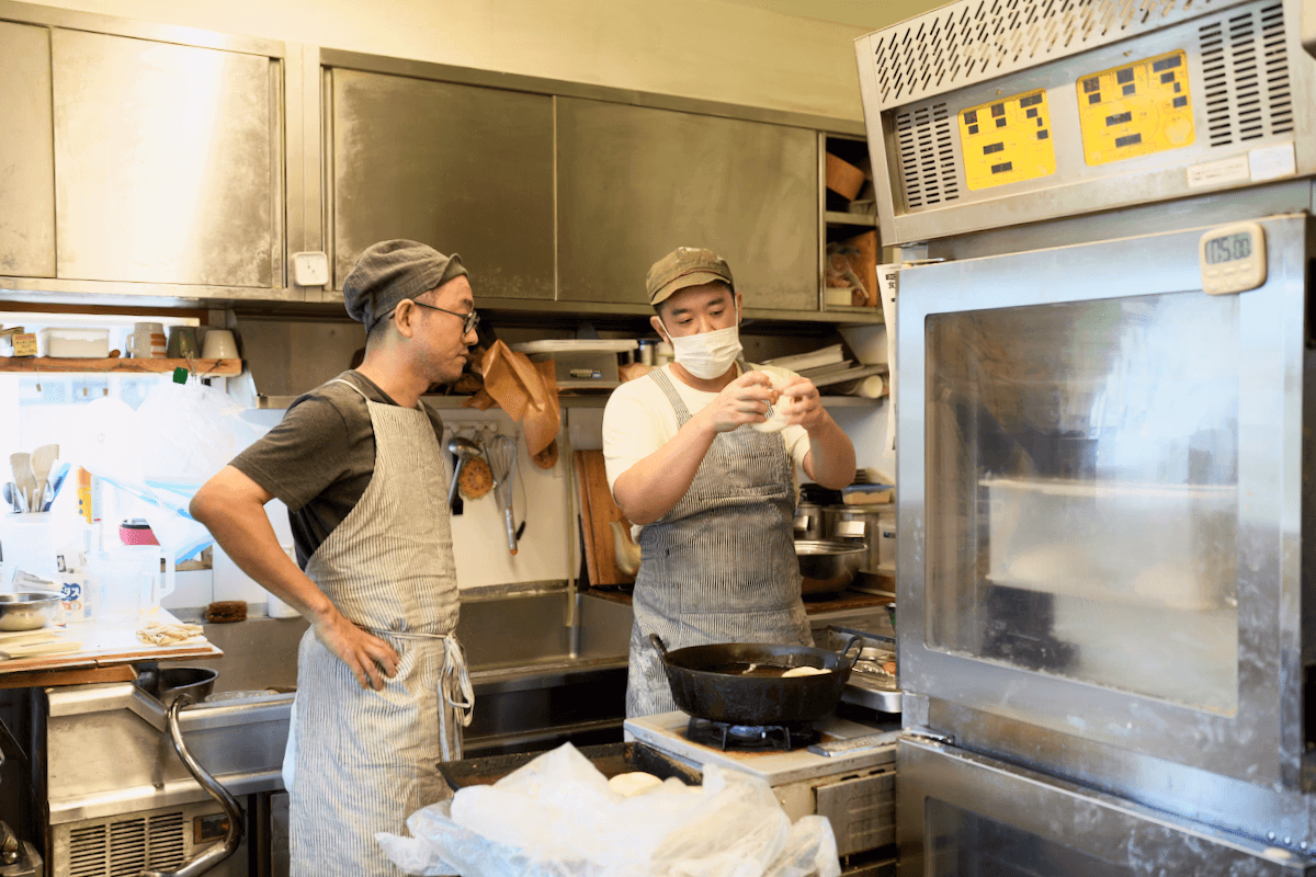 Sasagawa and Otonari in the kitchen
